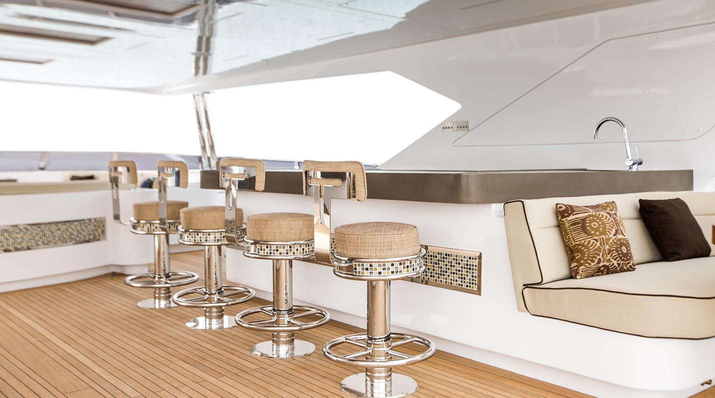 Majesty 155 | Luxury Superyacht with Jaccuzi on Deck For